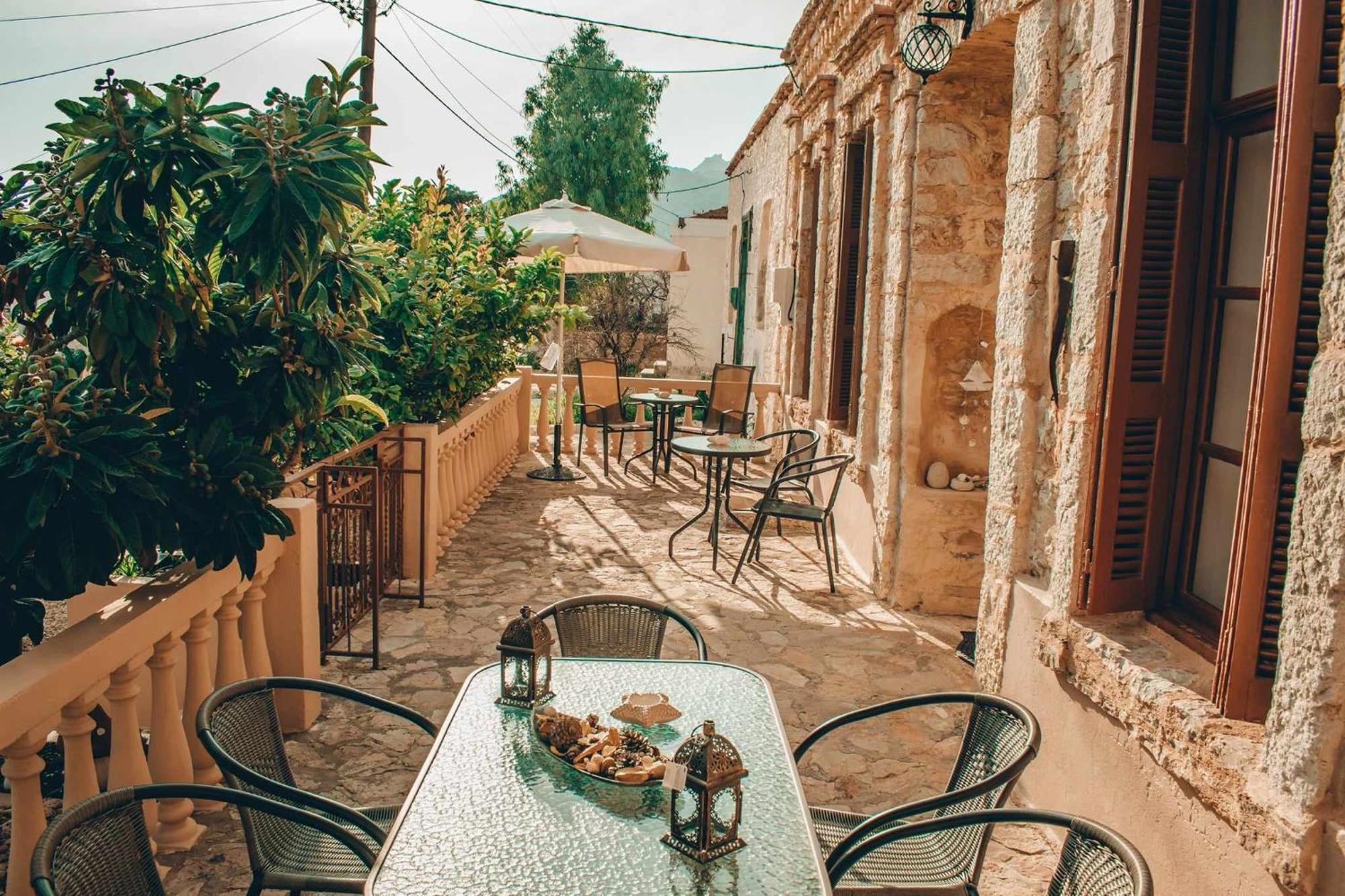 Kleanthe Hotel Chalki Town Exterior photo