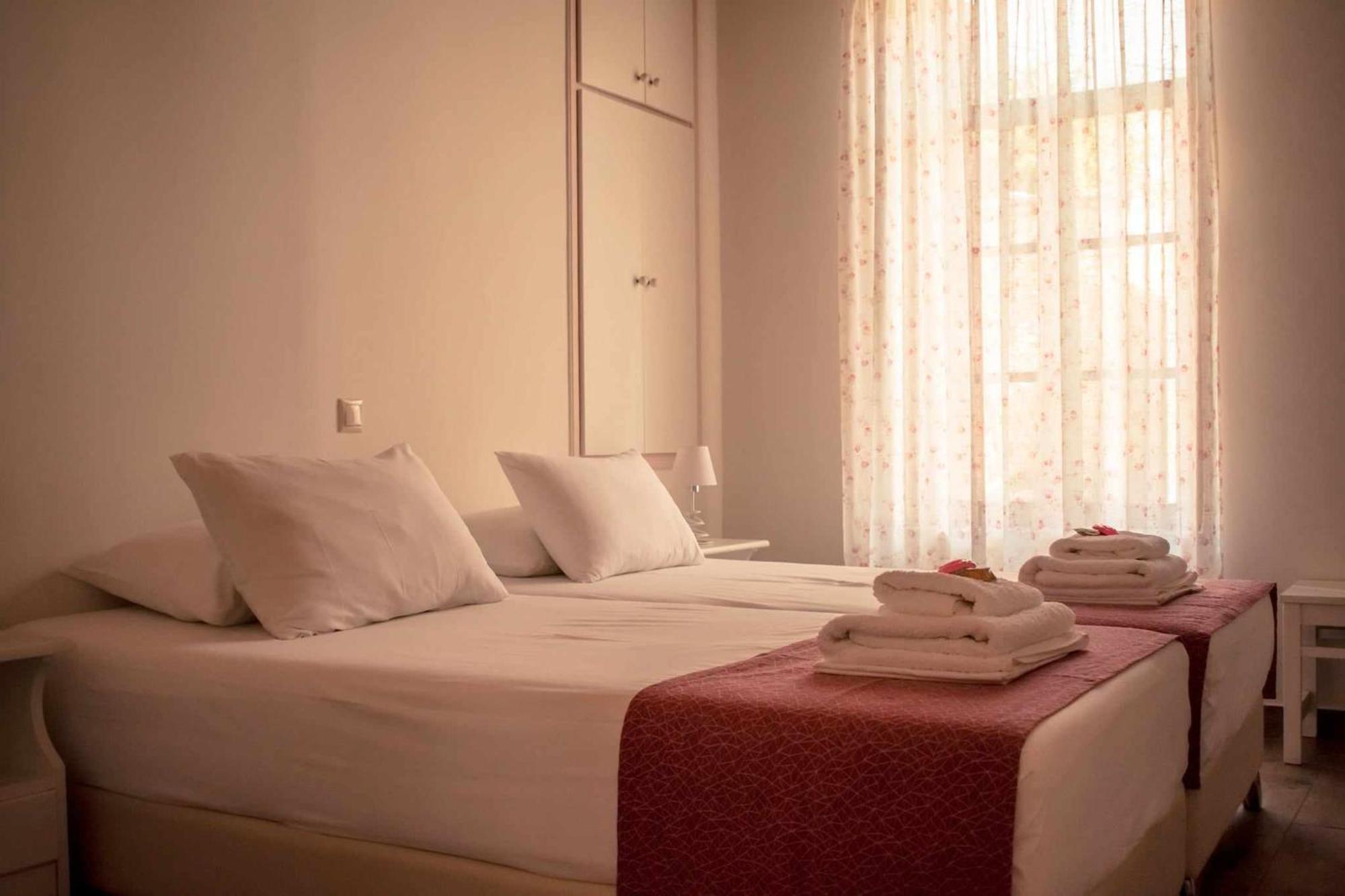 Kleanthe Hotel Chalki Town Exterior photo