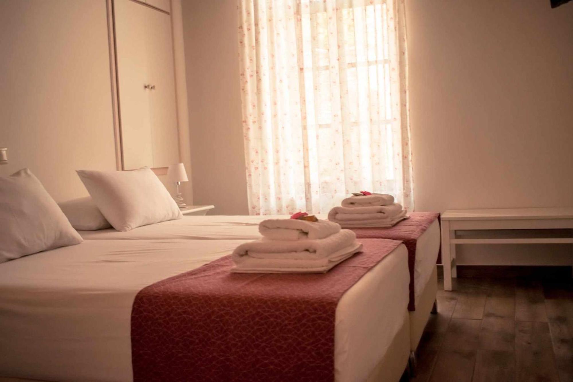 Kleanthe Hotel Chalki Town Exterior photo